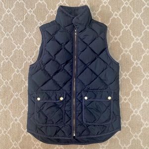 BLACK PUFFER VEST WITH POCKETS